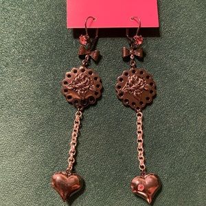 Betsey Johnson Heart and Rose Earrings 🌹 ♥️